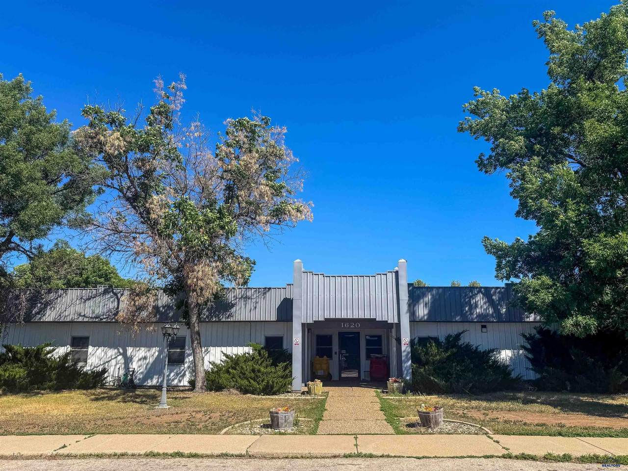 1620 Concourse Ct - Photo 1