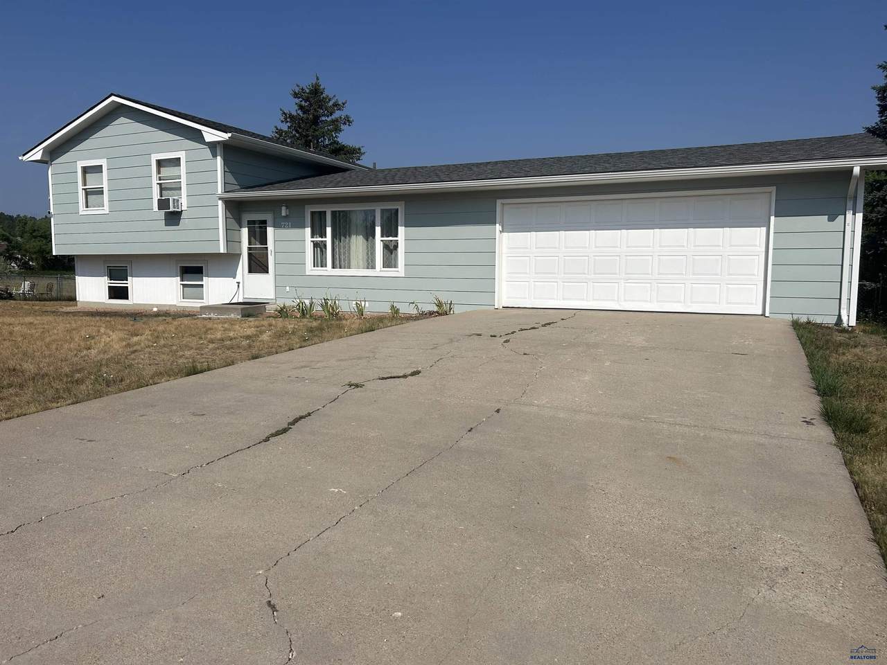 721 Lion Dr - Photo 1