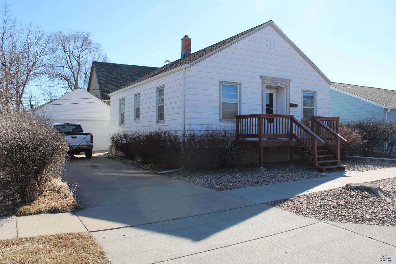 722 5TH ST - Photo 1