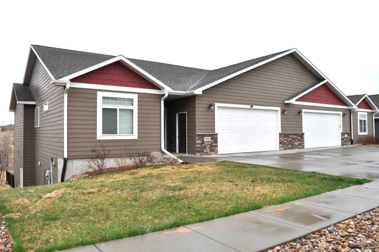 3029 Hoefer Ave - Photo 1