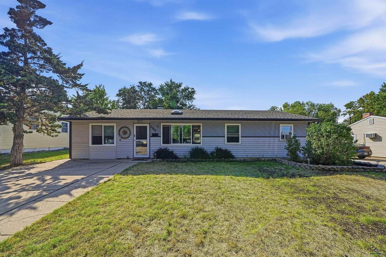 3207 Cypress - Photo 1
