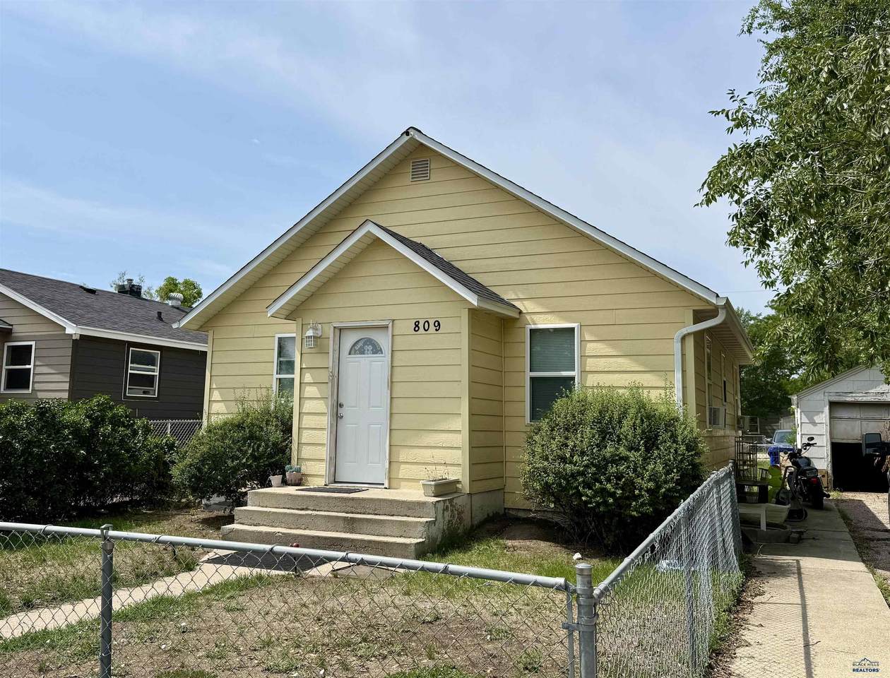 809 Halley Ave - Photo 1