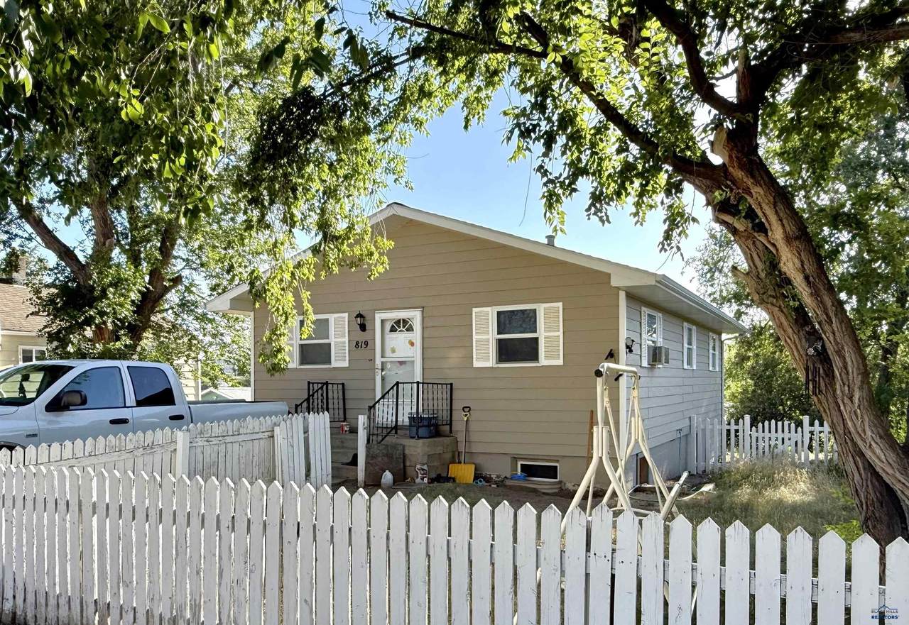 819 Blaine Ave - Photo 1