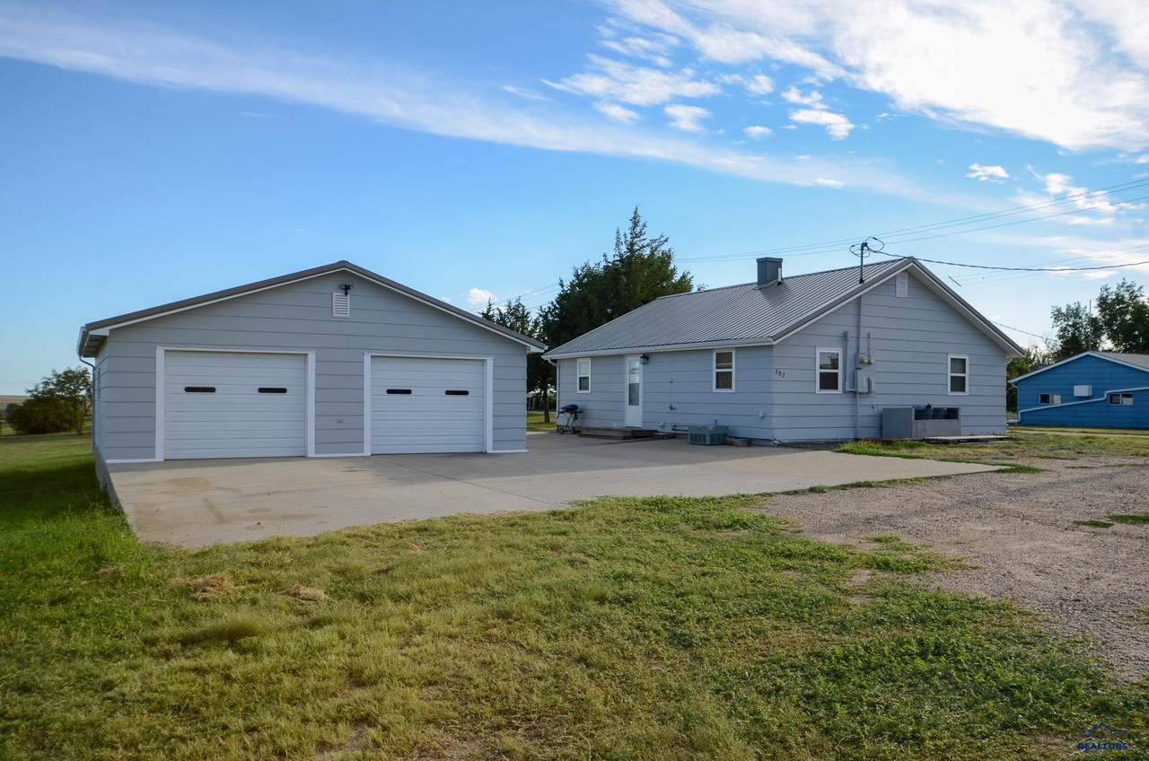 207 7TH ST - Photo 1