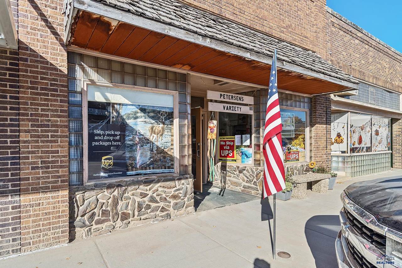 135 S Center Ave, Philip, SD 57567