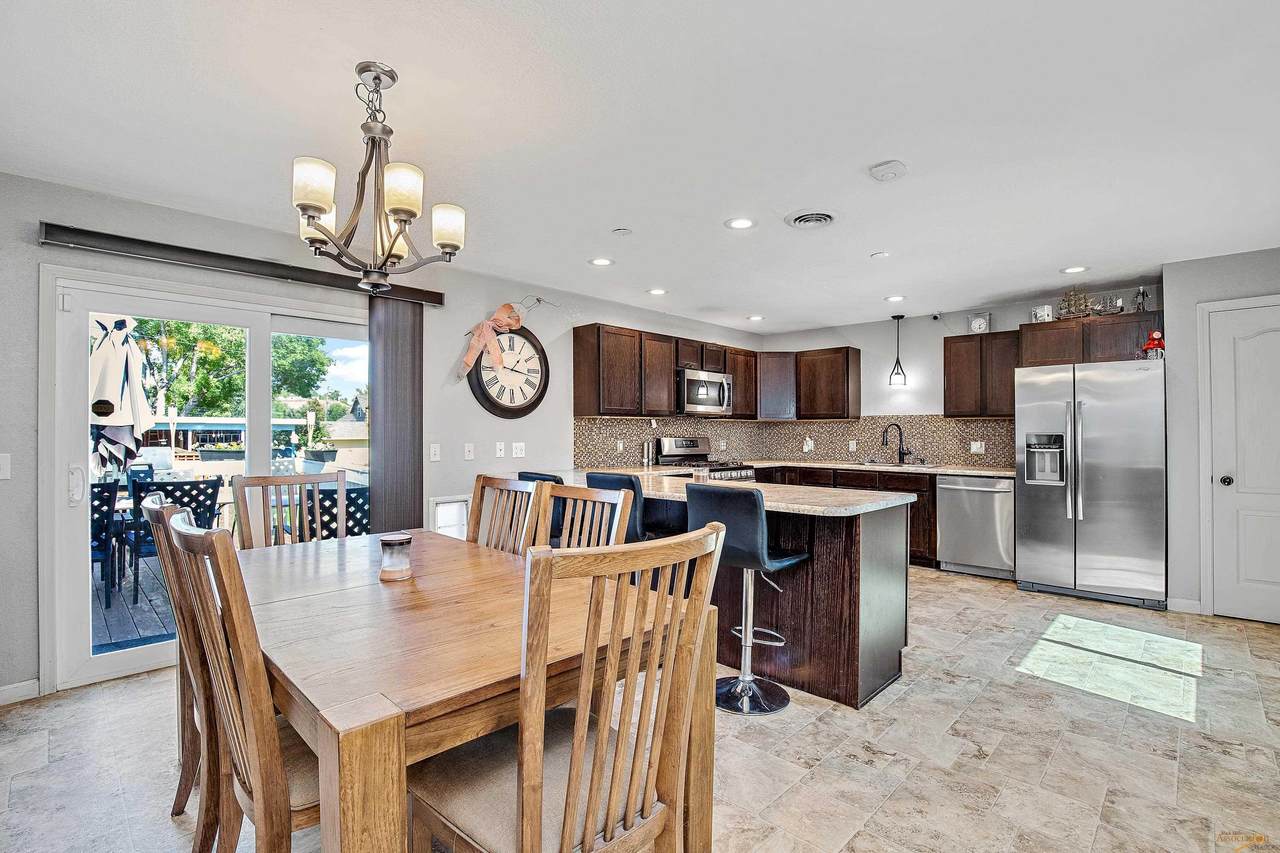 2124 Wisconsin Ave - Photo 1