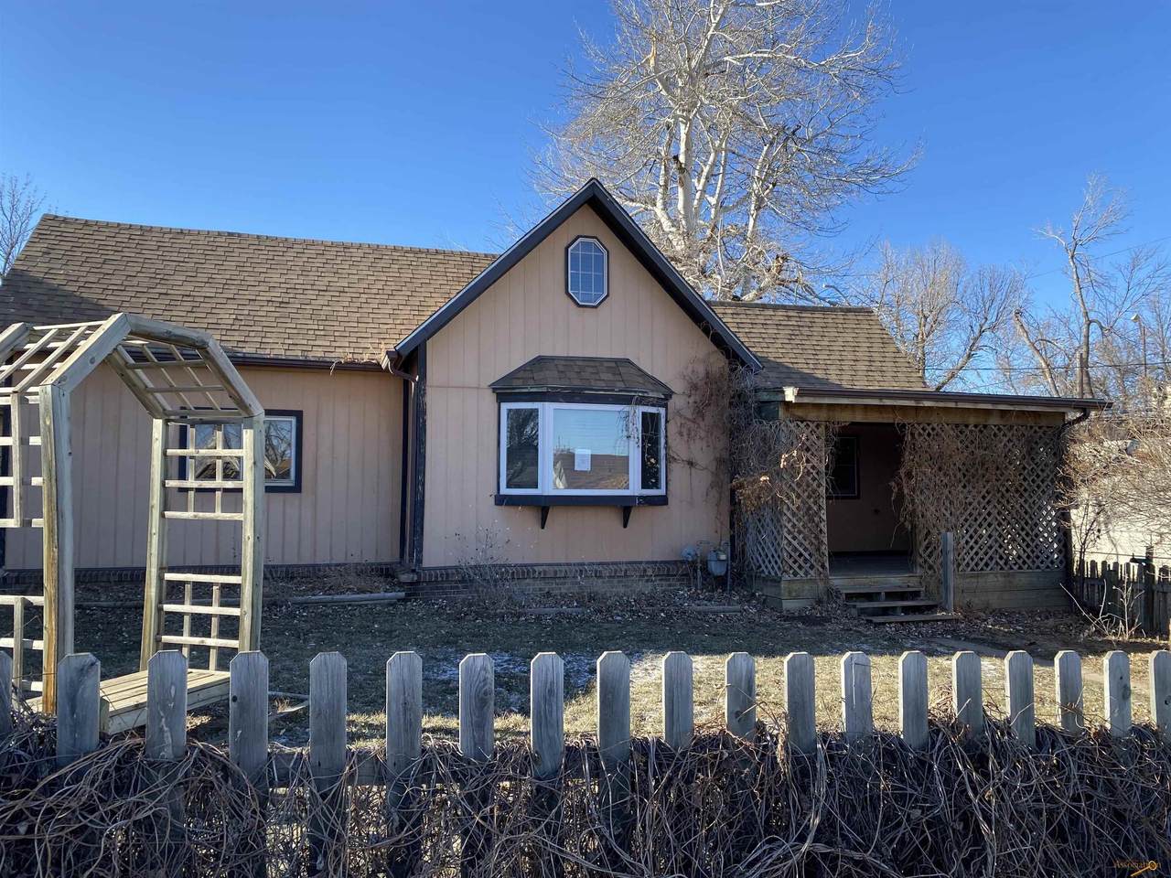 913 Laurel Ave - Photo 1