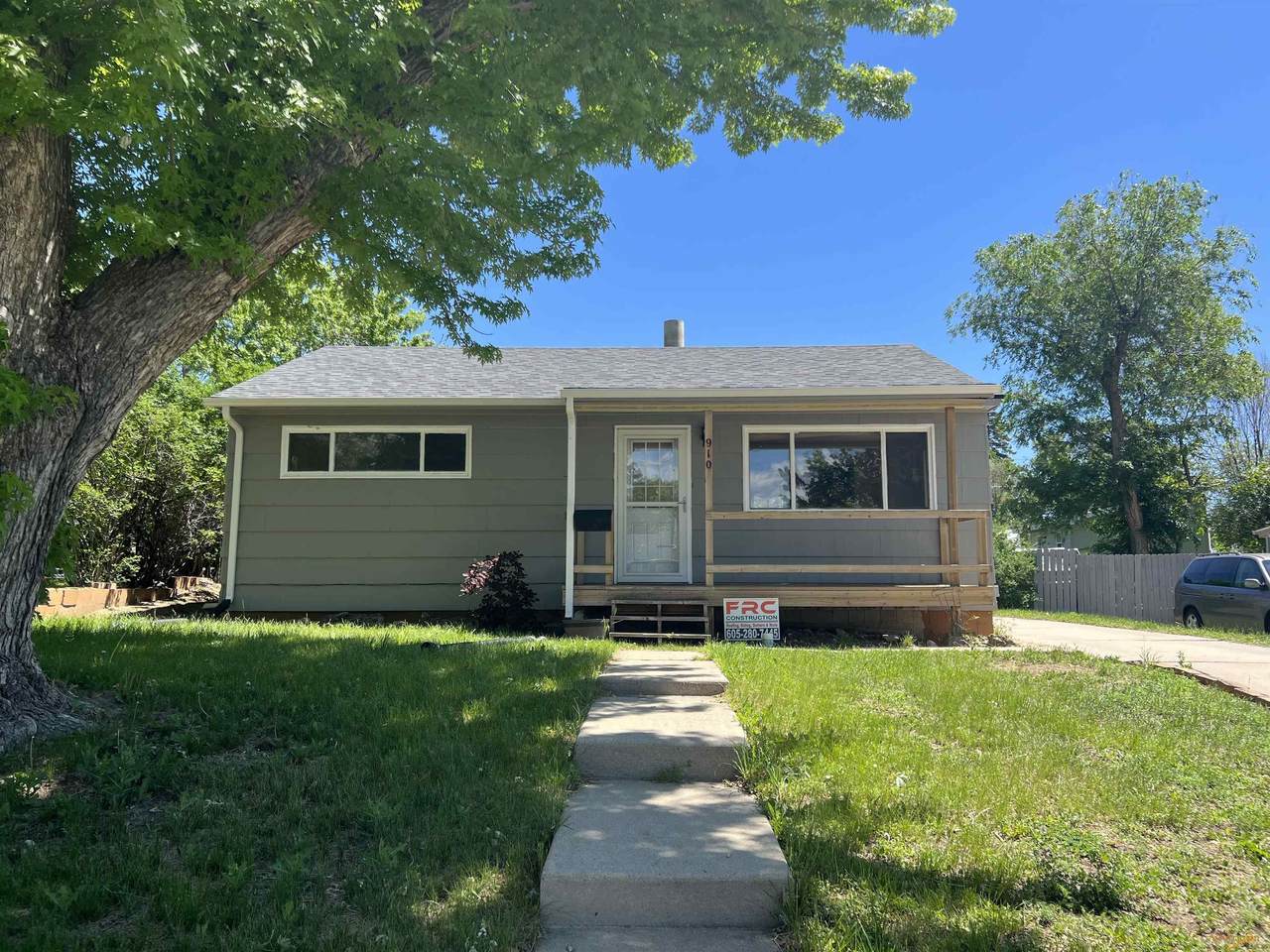 910 Allen - Photo 1