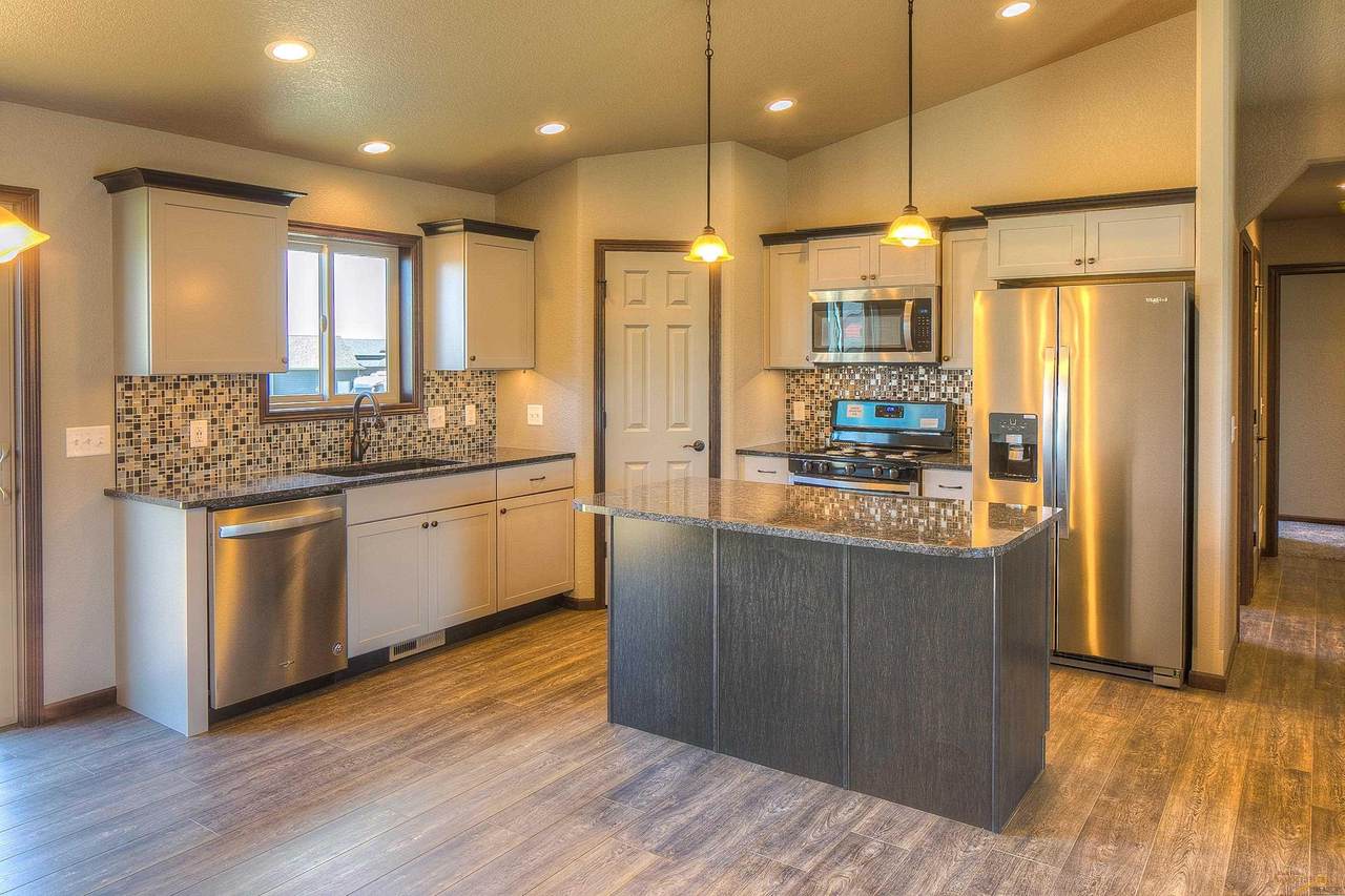 8073 Foley Dr - Photo 1