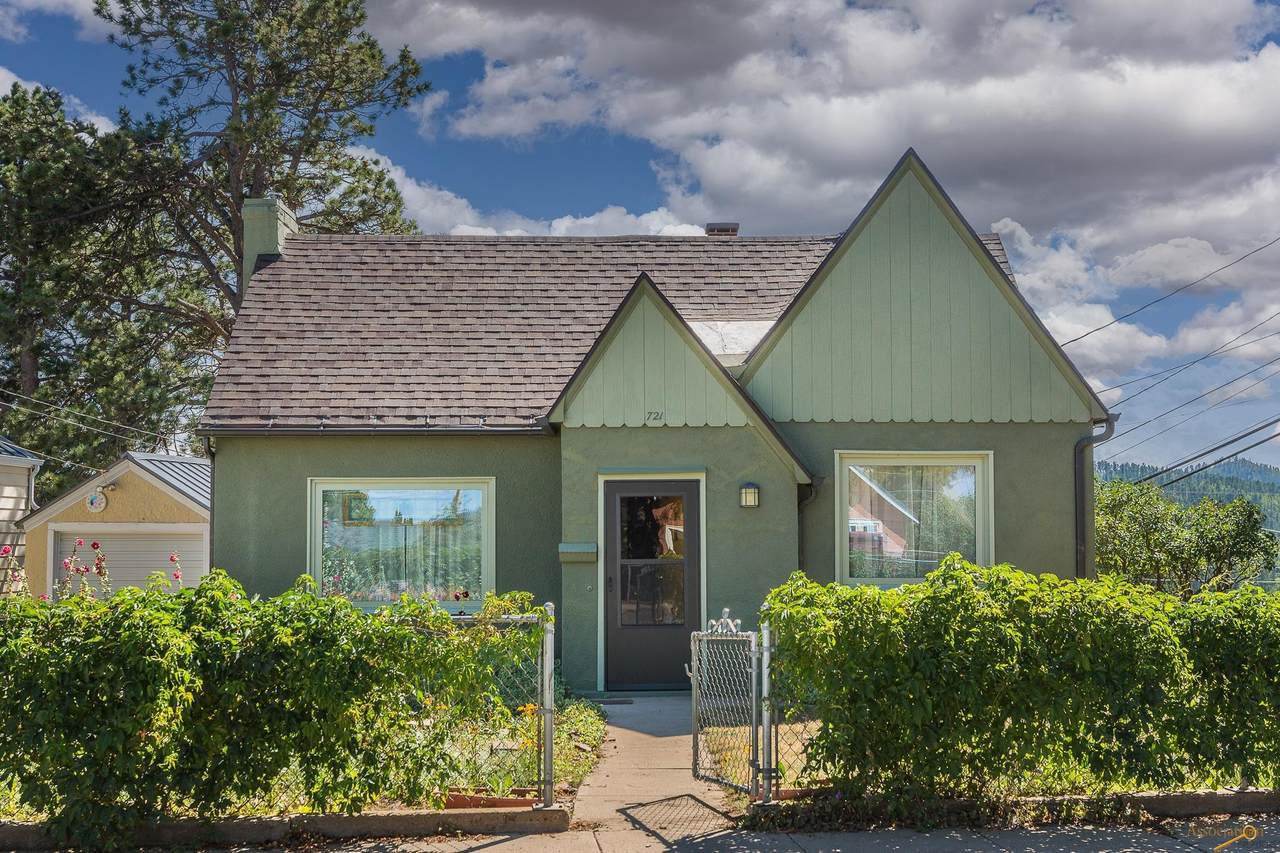 721 Summit - Photo 1