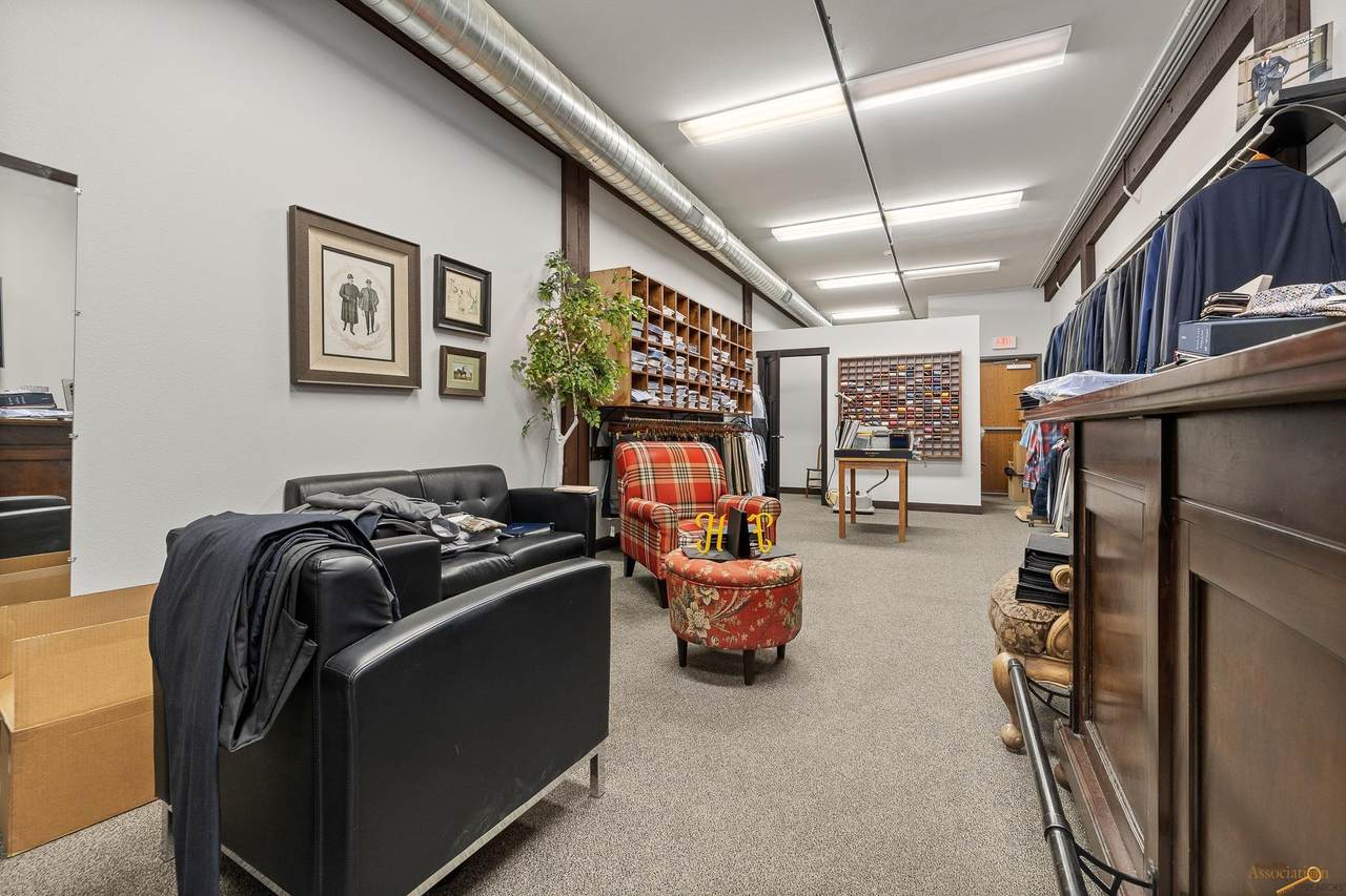 910 Main St - Photo 1