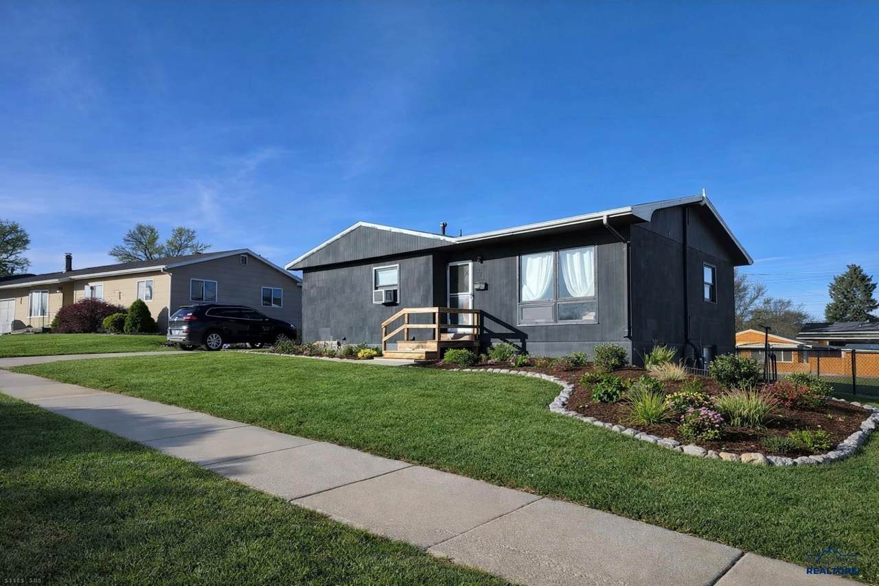 418 College Ave - Photo 1