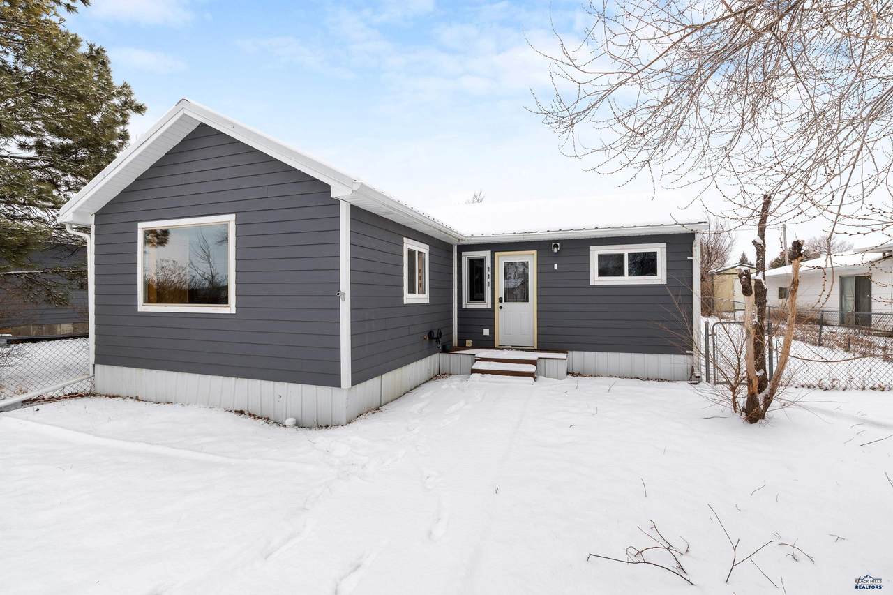 111 5TH ST - Photo 1