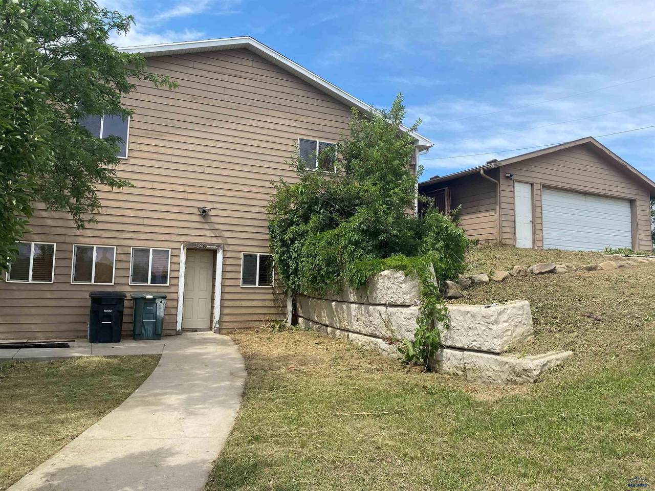 306 Hillview Dr - Photo 1