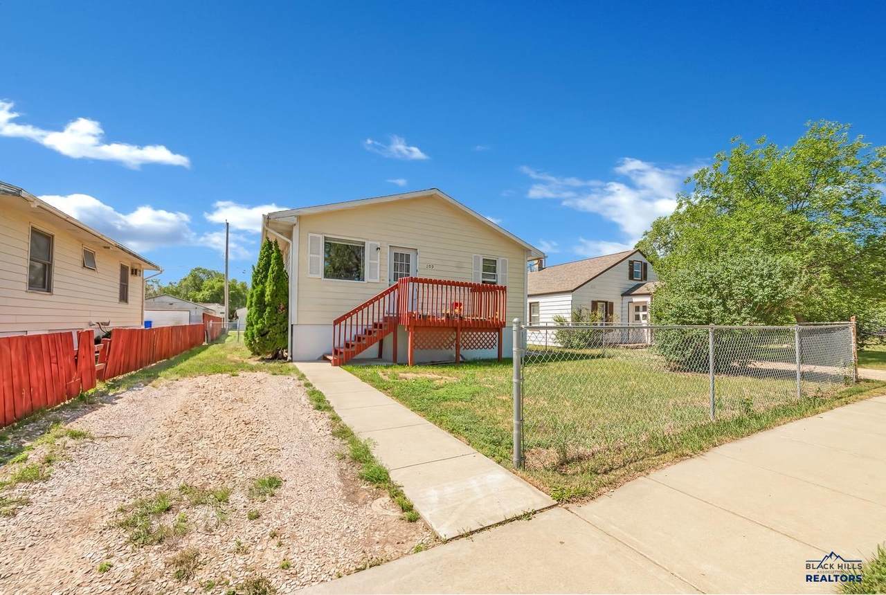 109 Monroe Ave - Photo 1