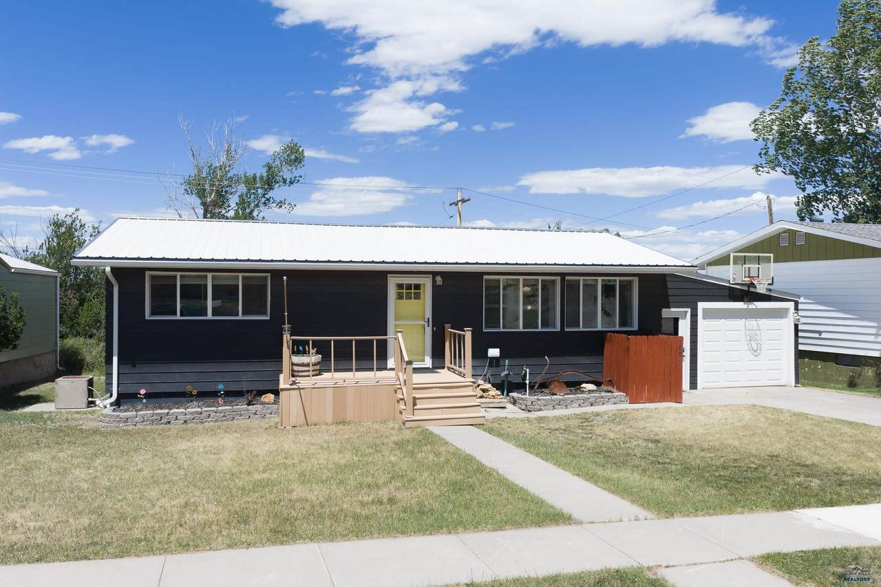 1004 E St - Photo 1