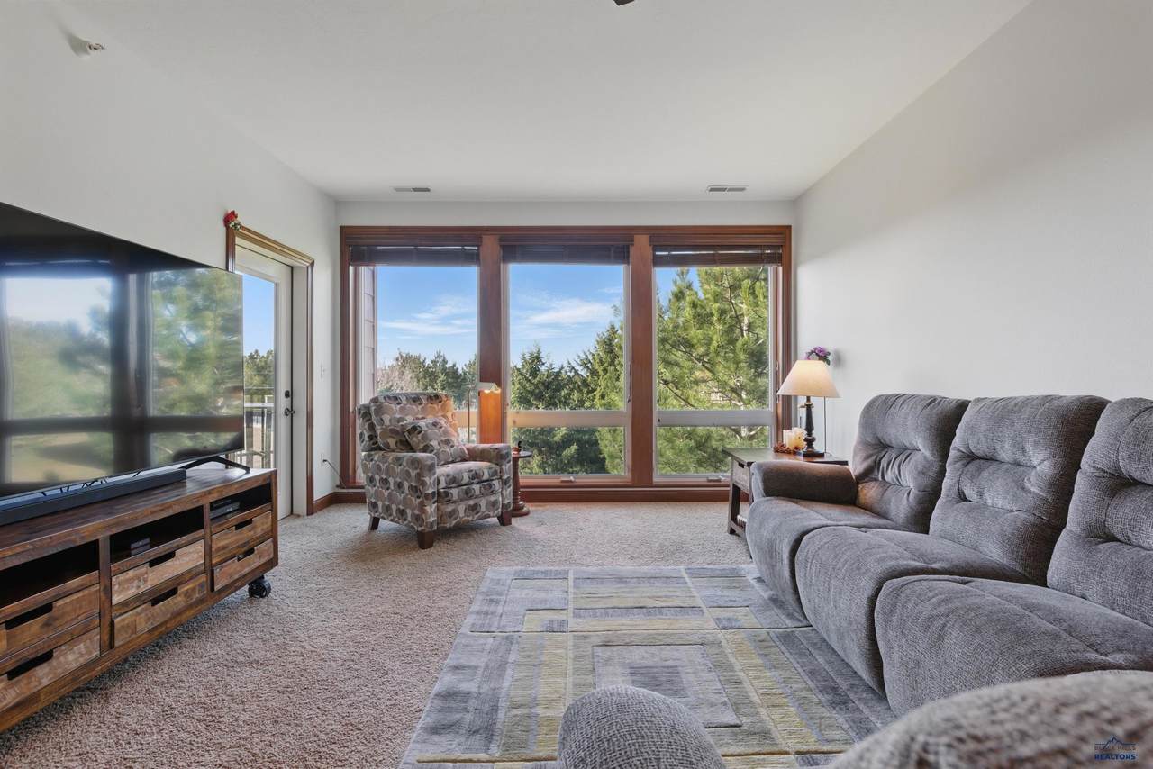 4051 Fairway Hills Dr - Photo 1