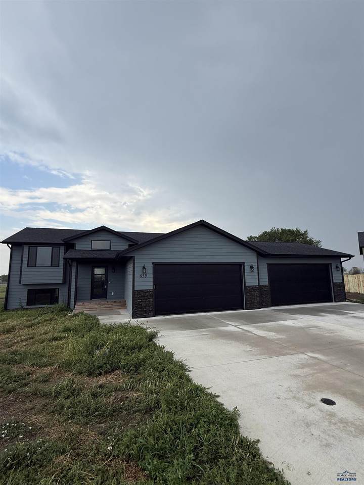 639 Eagle Ct - Photo 1