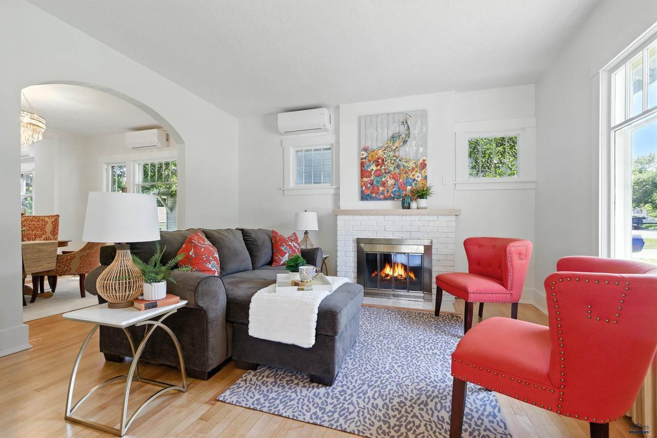 1102 9TH ST - Photo 1