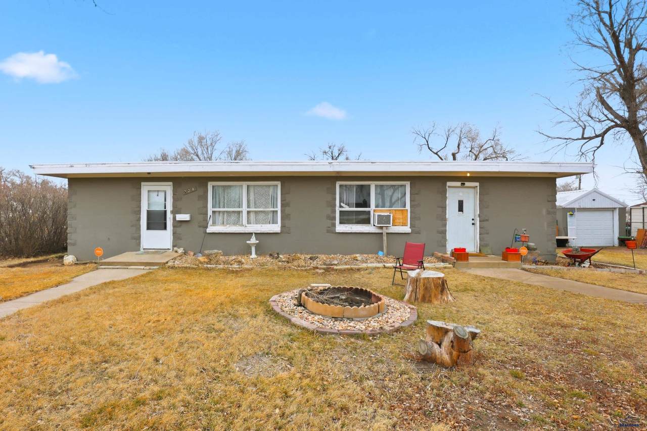 728 Halley Ave - Photo 1