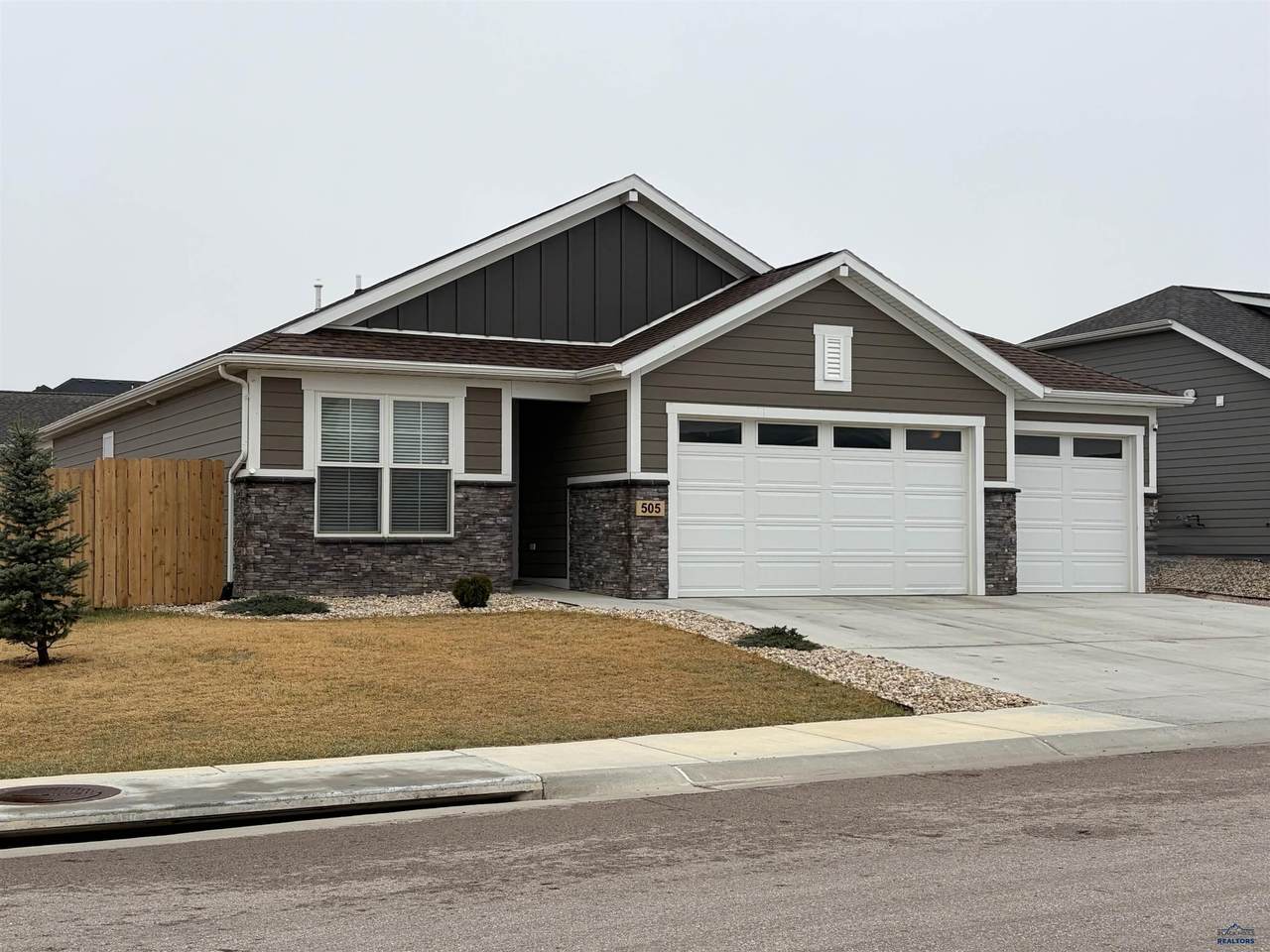 505 Solomon Ct - Photo 1