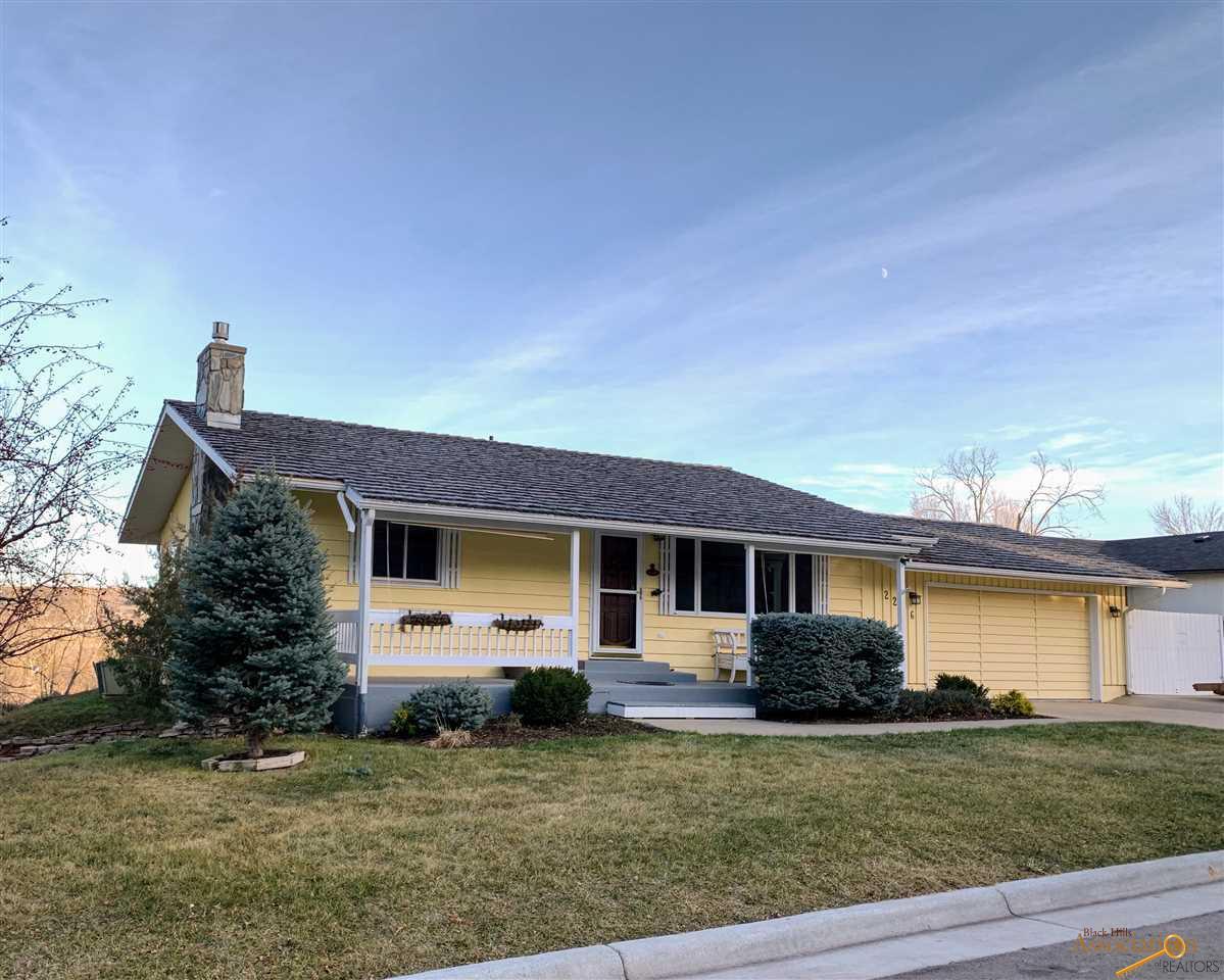 2216 Cedar Dr - Photo 1