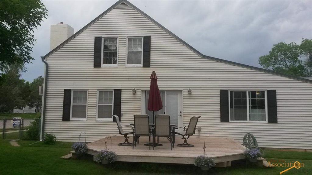 1710 Albany Ave - Photo 1