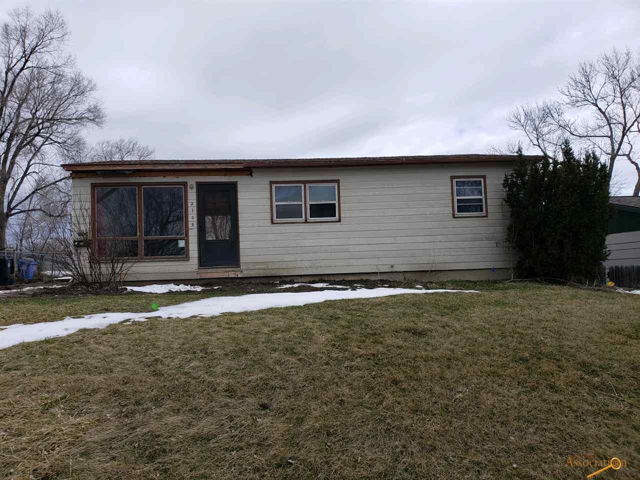 2105 Hoefer Ave - Photo 1