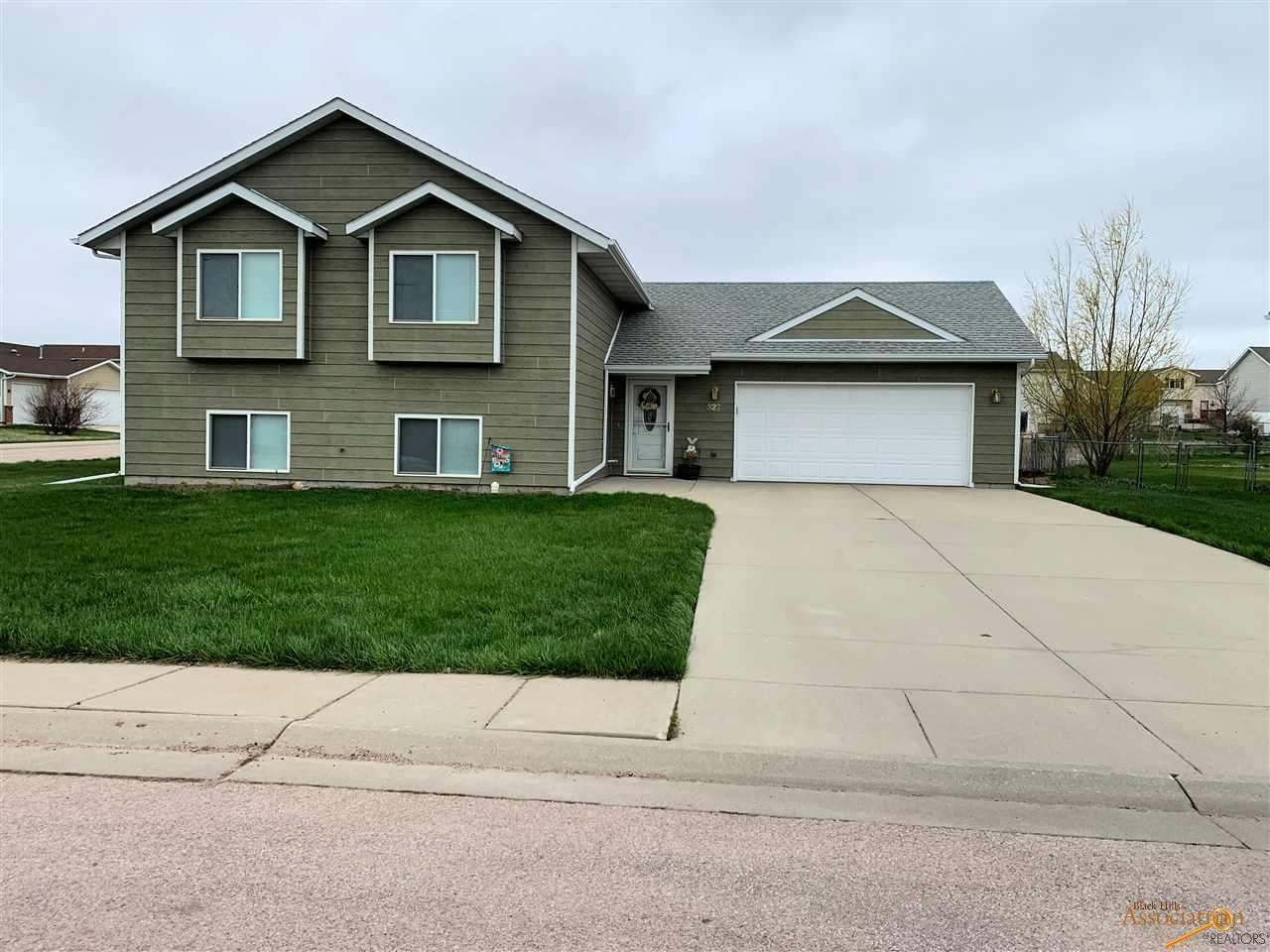 327 Freiheit Ln - Photo 1