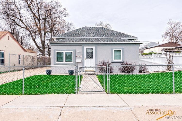 310 9TH AVE - Photo 1