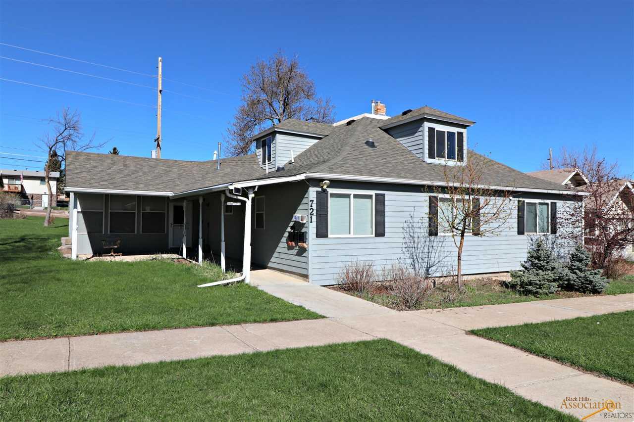721 University Ave - Photo 1