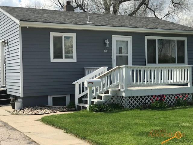 2119 Oak Ave - Photo 1