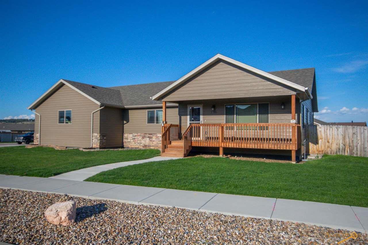 7340 Castlewood Dr - Photo 1