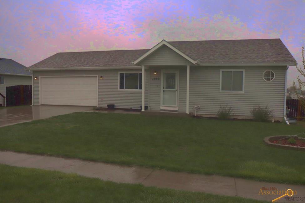 1390 Carl Ave - Photo 1