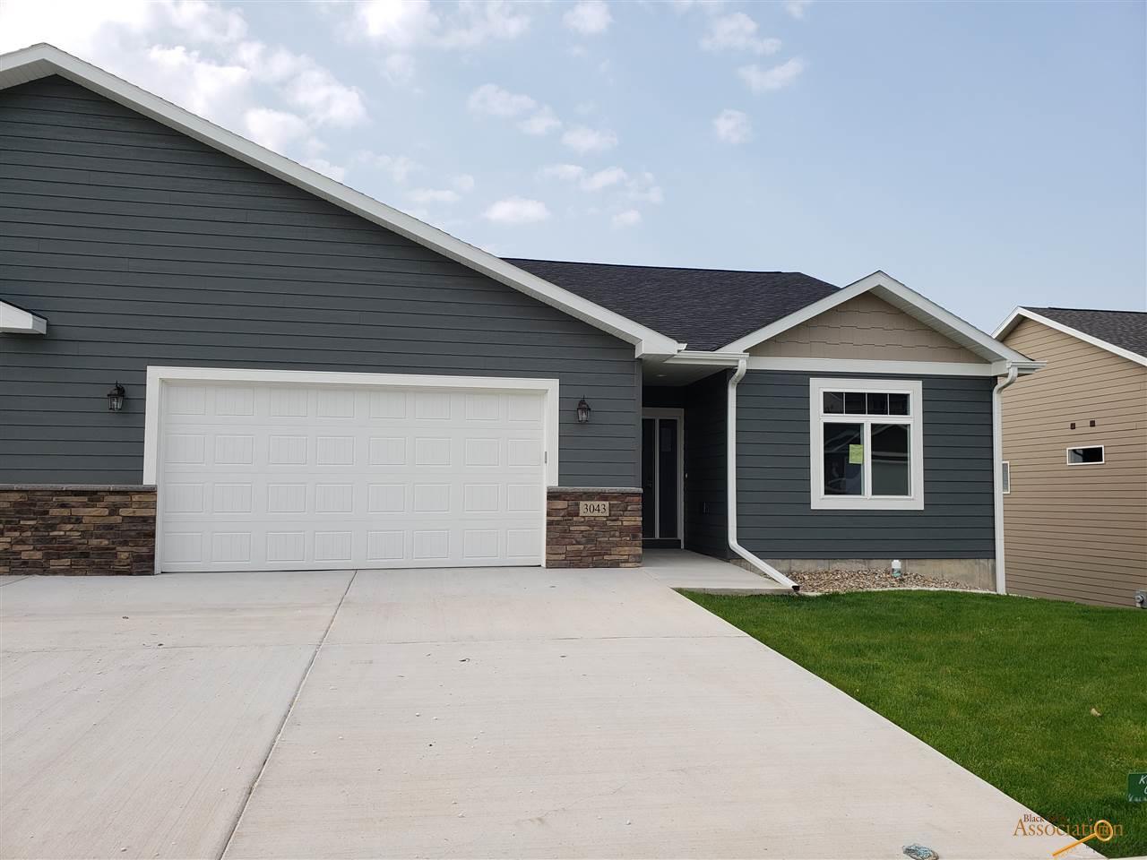 3043 Hoefer Ave - Photo 1