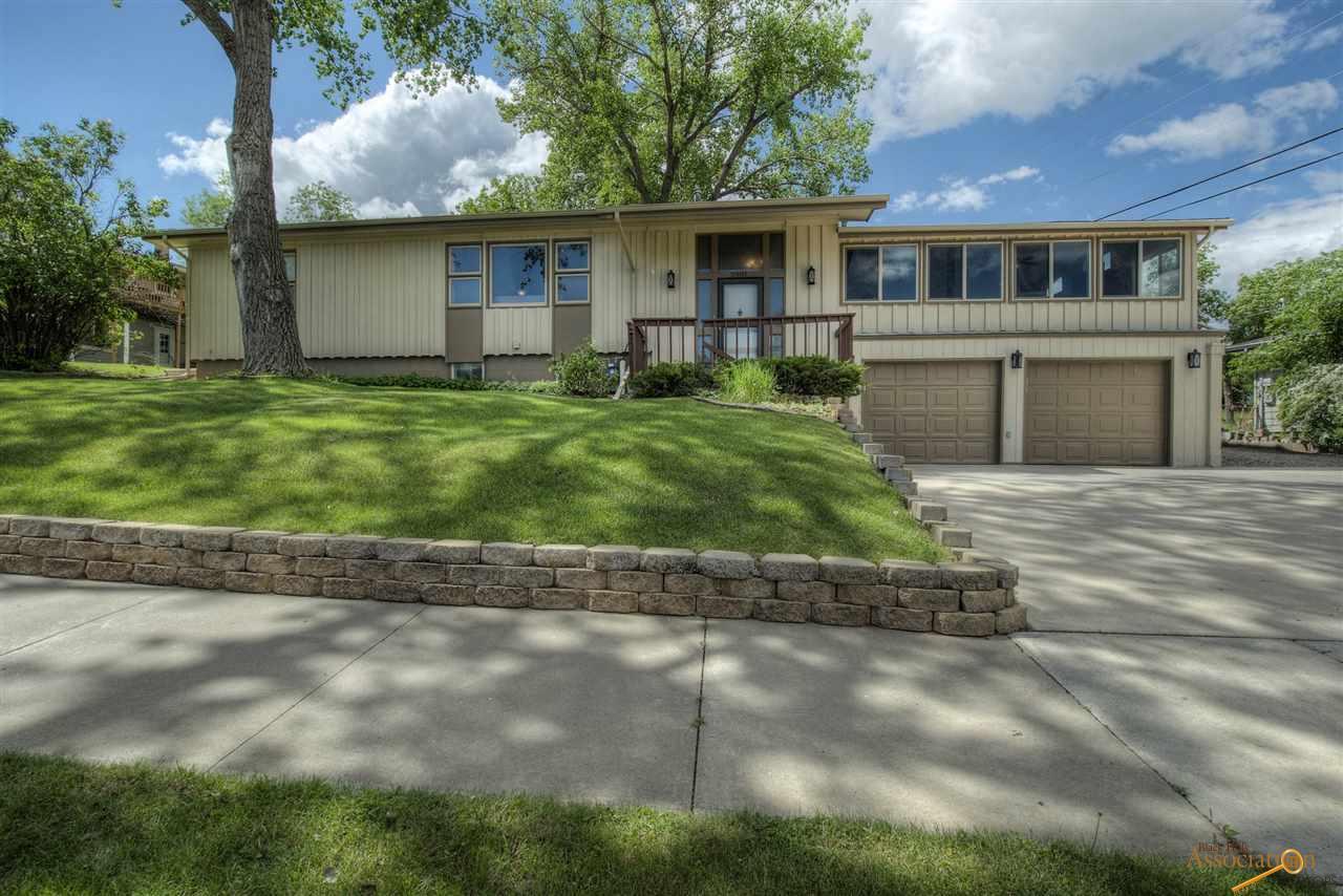 2901 Tomahawk Dr - Photo 1