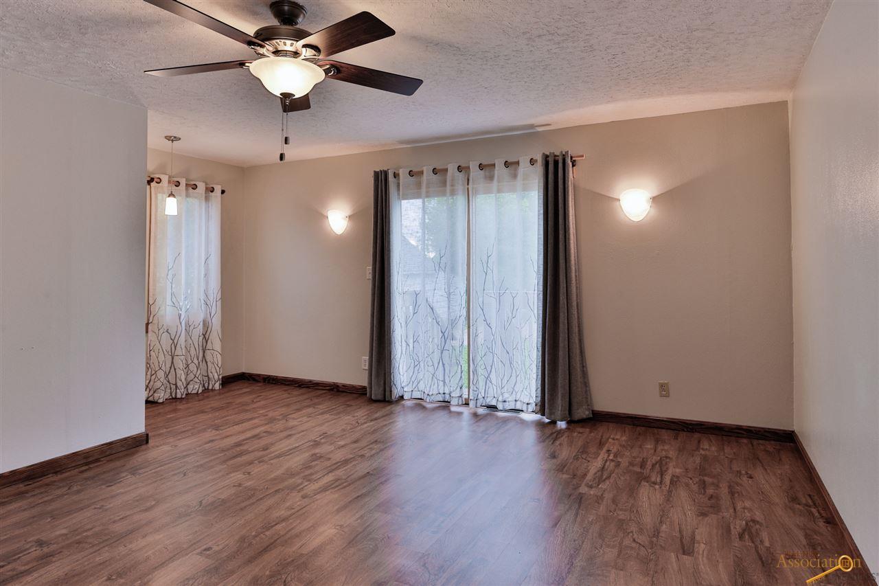 2020 Elmhurst Dr - Photo 1