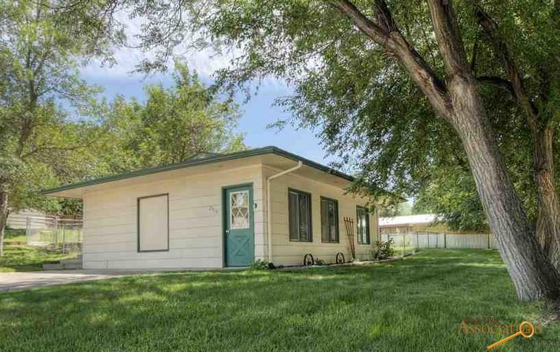 2513 Harney Dr - Photo 1