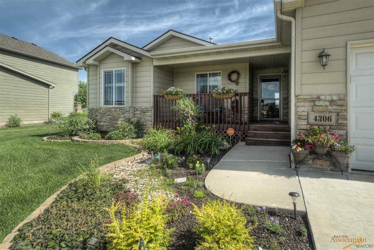 4306 Turnberry Rd - Photo 1