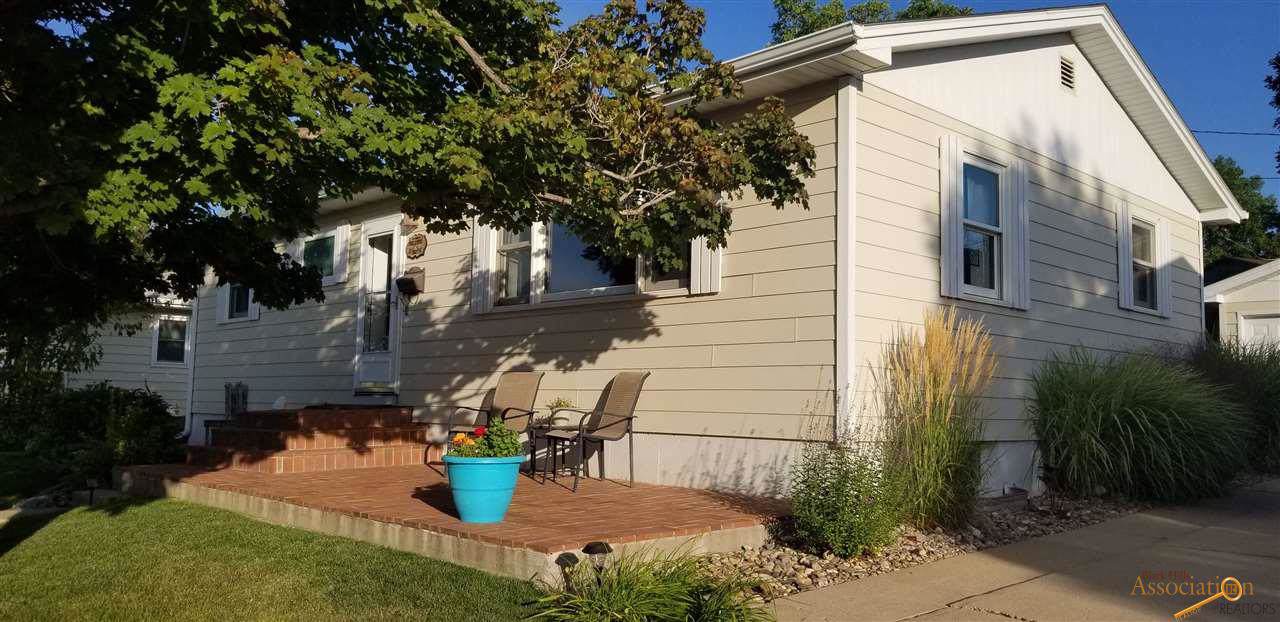2611 Lawndale Dr - Photo 1