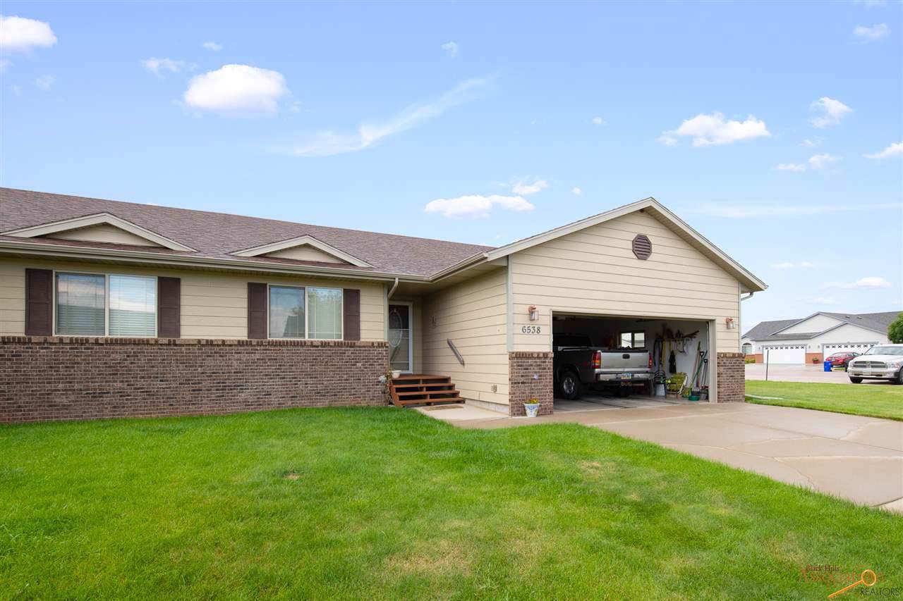 6538 Wellington Ct - Photo 1