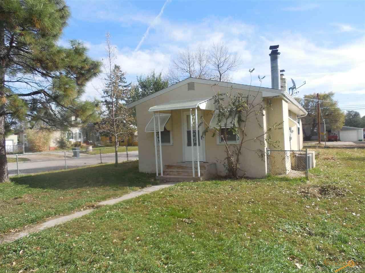 1028 Dilger Ave - Photo 1