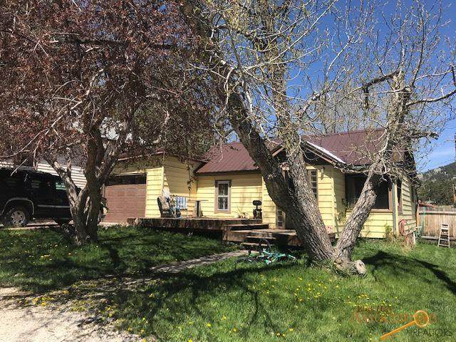 821 Montgomery - Photo 1