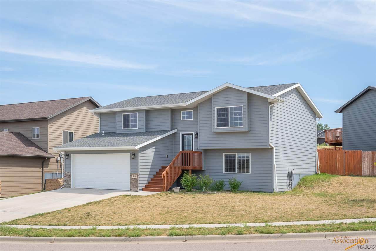 910 Haakon - Photo 1