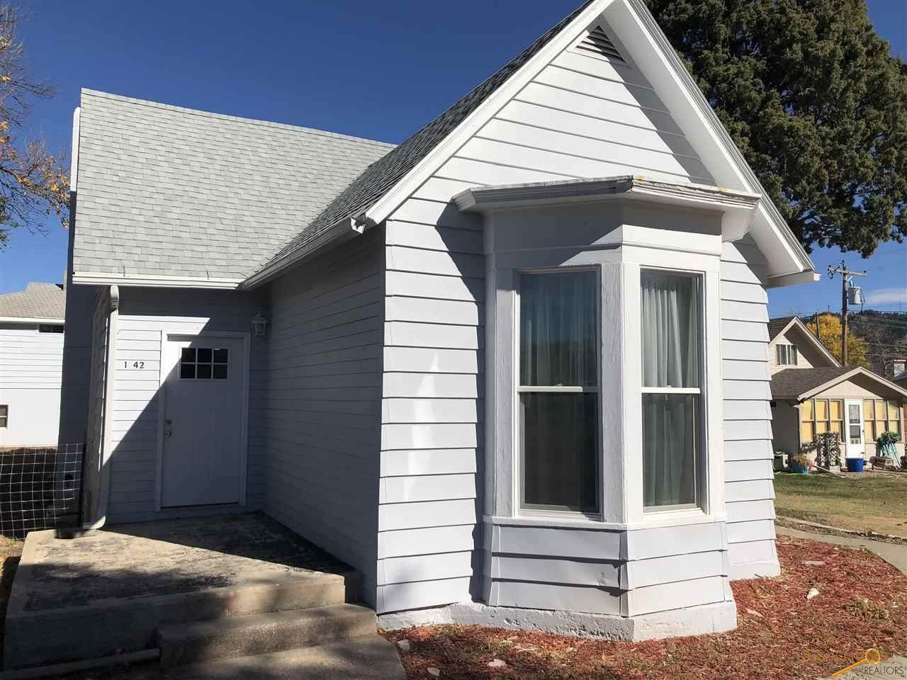 1642 Albany Ave - Photo 1
