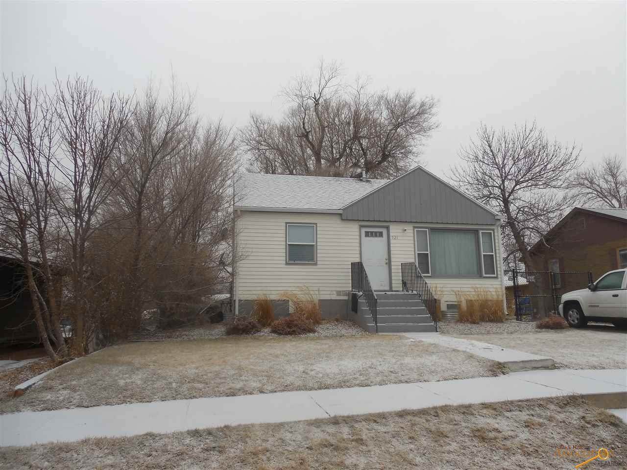 921 Wood Ave - Photo 1