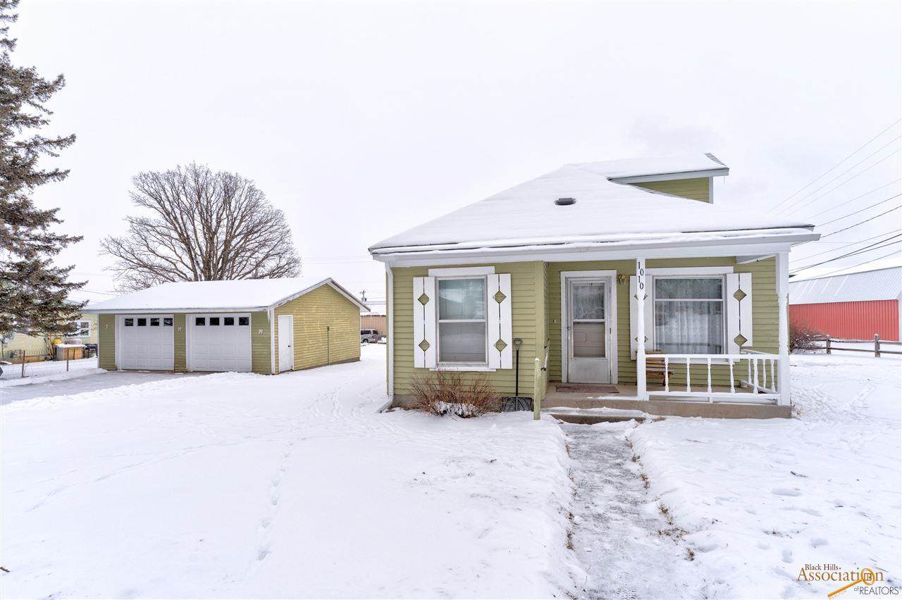 1010 Maple - Photo 1
