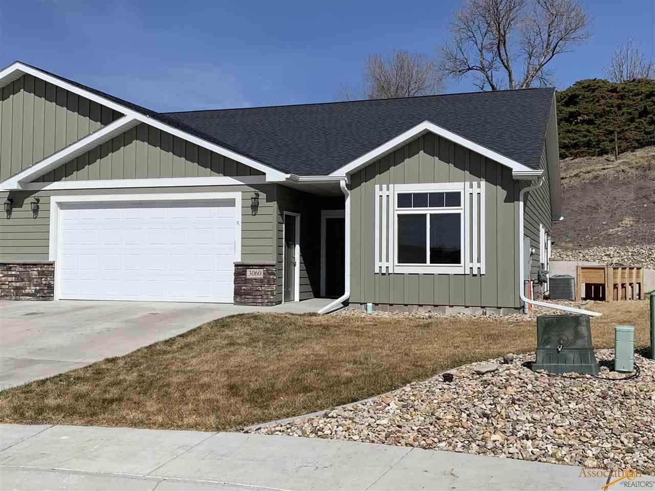3060 Hoefer Ave - Photo 1