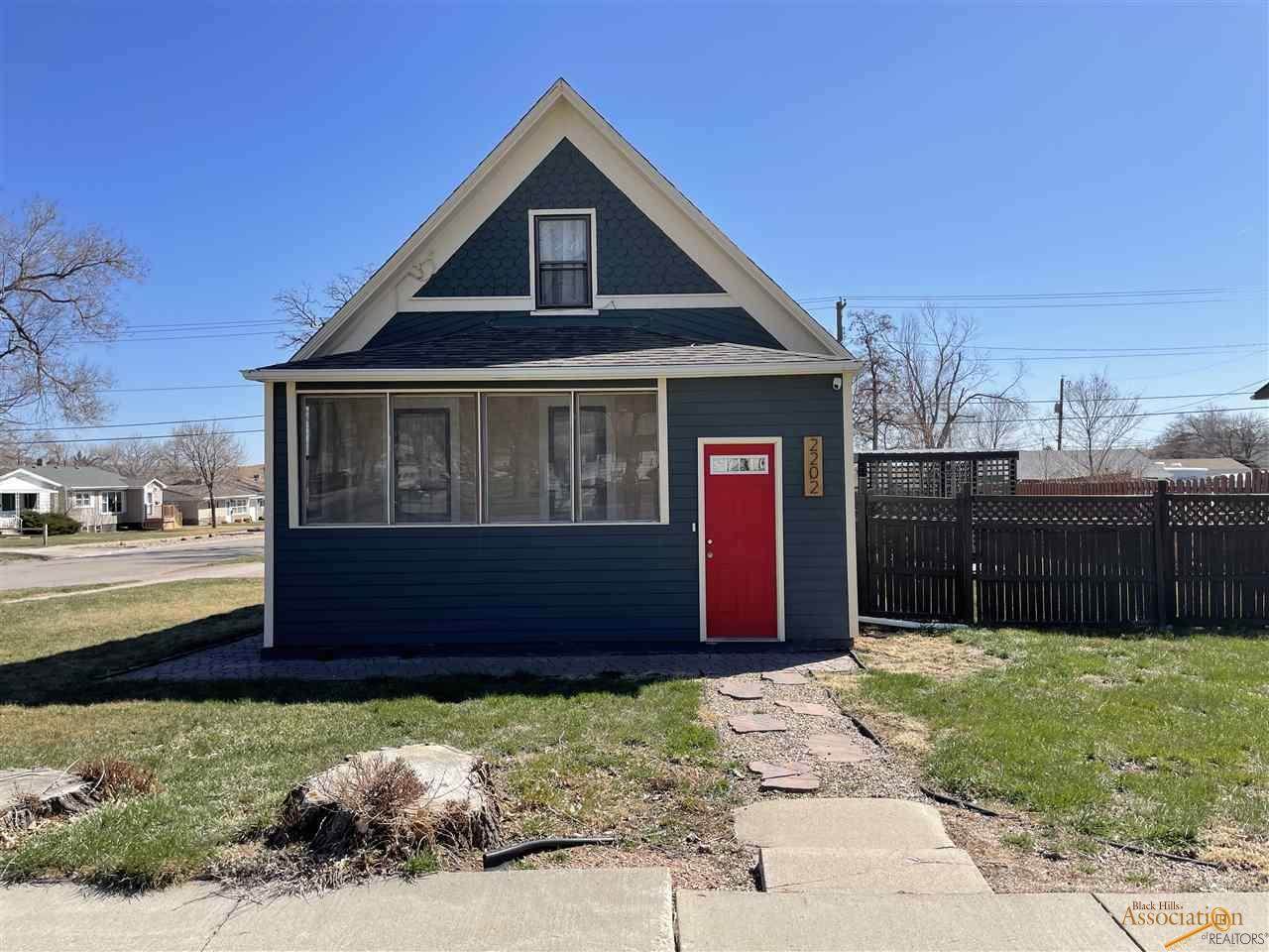 2202 5TH ST - Photo 1