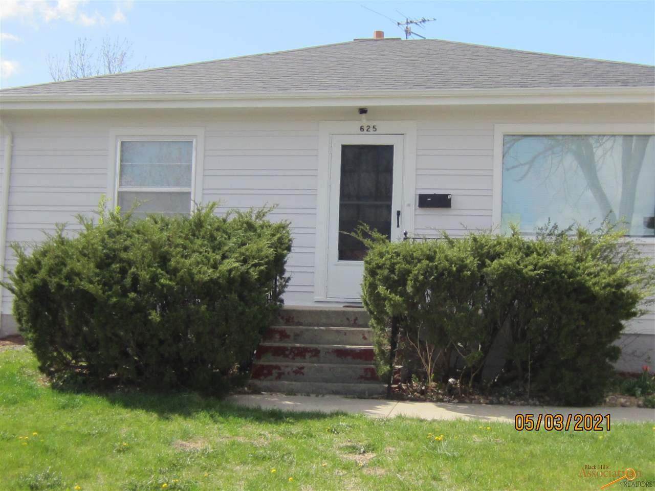 625 St Andrew - Photo 1